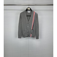 톰브라운 레드 화이트 블루 스트라이프 V 니트 카디건 001-203175