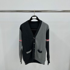 톰브라운 3 컬러 슬리브 라운드 넥 카디건 001-203214