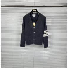 톰브라운 순모 V 넥 라글란 숏 기장 카디건 001-203223