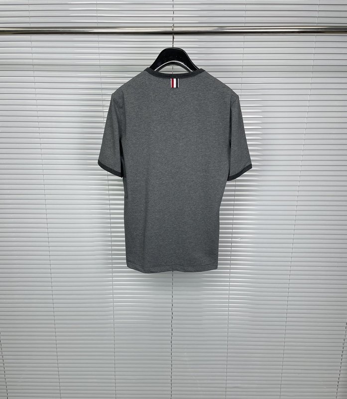 톰브라운 라운드넥 반팔 티셔츠 001-203332