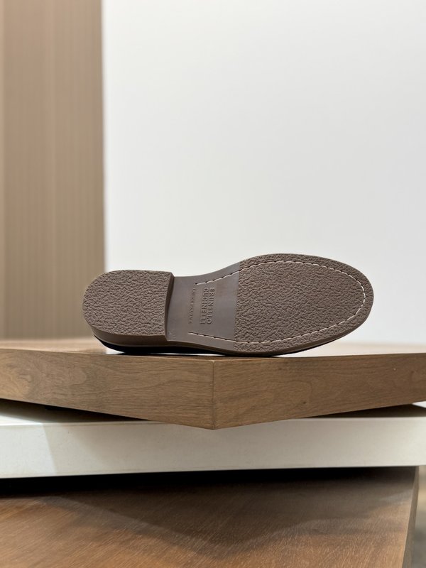 Brunello Cucinelli 스웨이드 로퍼 001-203866