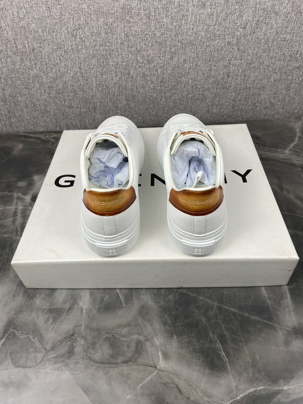 지바시 P650 화이트 가죽 스니커즈 001-204131