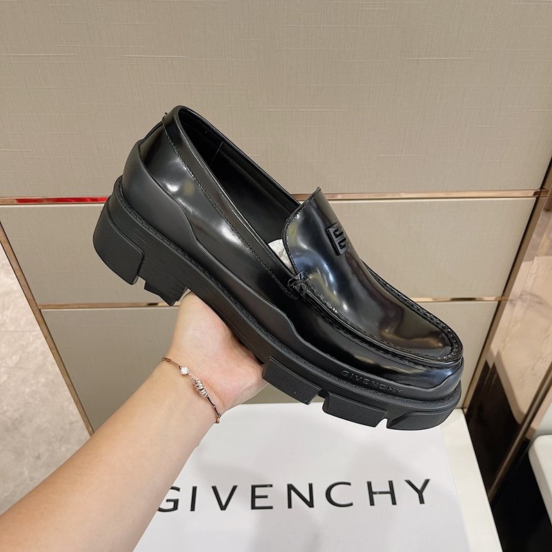 Givenchy 테라 남성 브러쉬드 레더 로퍼 001-204147
