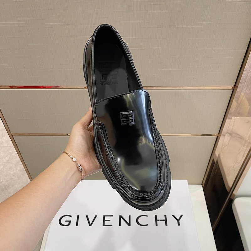 Givenchy 테라 남성 브러쉬드 레더 로퍼 001-204147