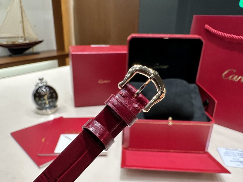 까르띠에 바뇨아르 쿼츠 시계 001-205486