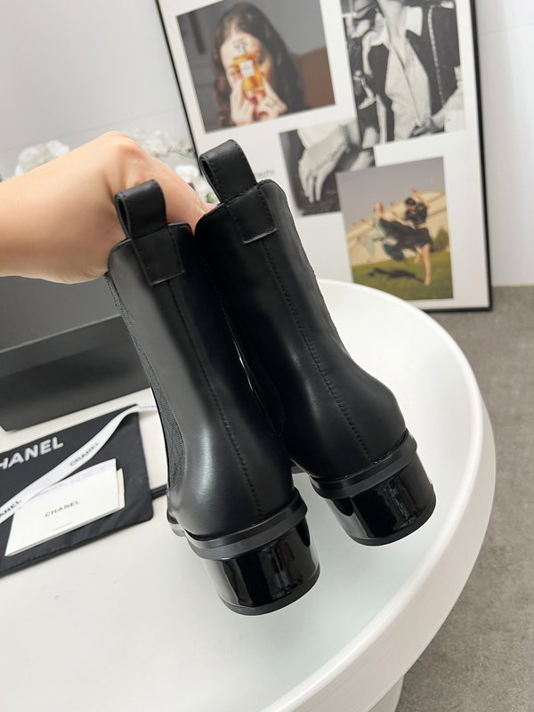 샤넬 클래식 스파이싱 하이힐 앵클부츠 001-205672