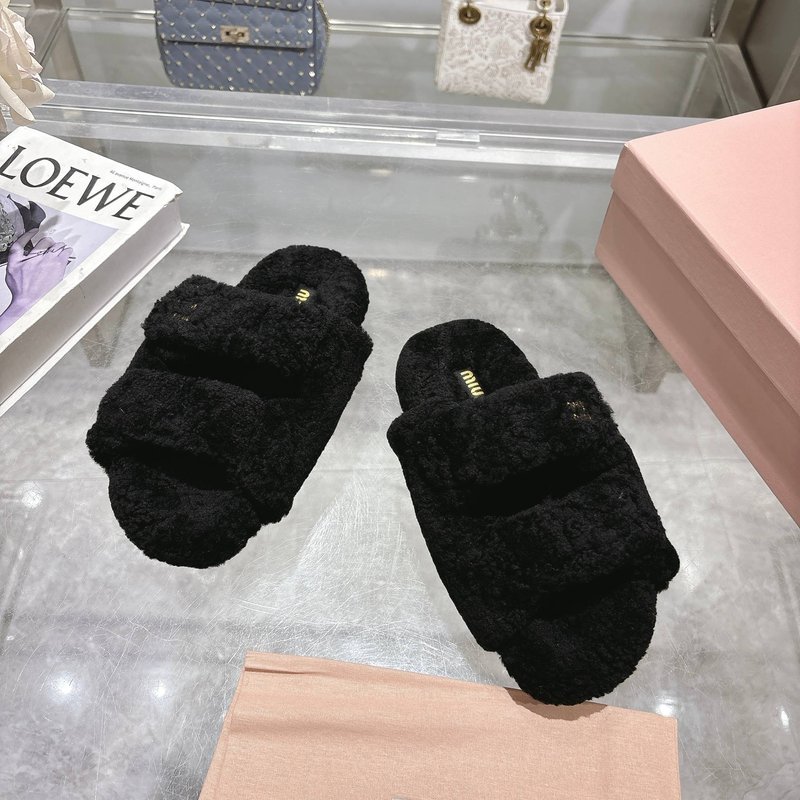 MIUMIU 클래식 가을 겨울 레터 퍼 슬리퍼 001-206009