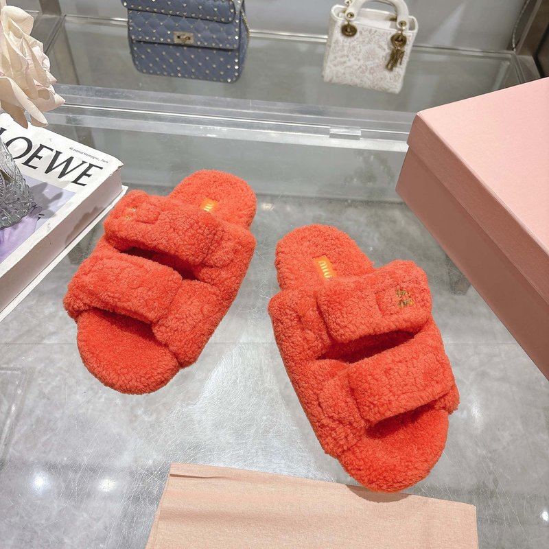 MIUMIU 클래식 가을 겨울 레터 퍼 슬리퍼 001-206010