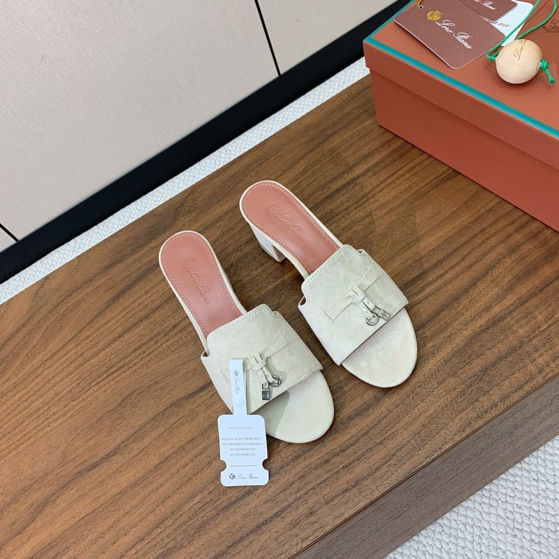 로로피아나 양피 미들힐 슬리퍼 001-206070