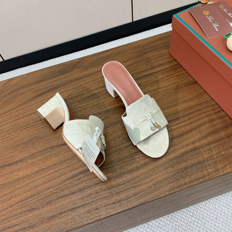 로로피아나 양피 미들힐 슬리퍼 001-206070