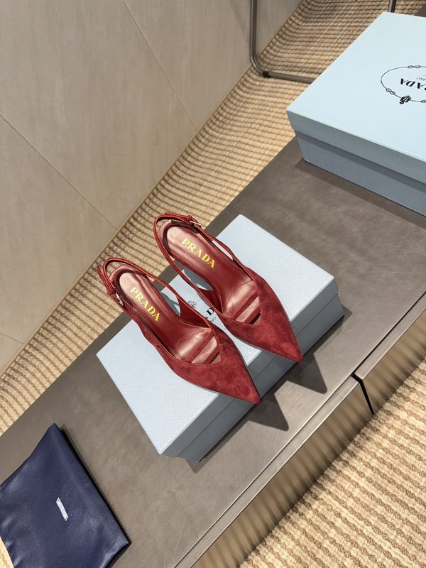 프라다 뾰족한 발가락 뒤꿈치 캐시저 펌프스 001-206443