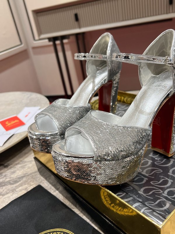 크리스찬 루부탱 블랙 에나멜 스트랩 힐 샌들 001-206676