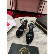 크리스찬 루부탱 블랙 에나멜 스트랩 힐 샌들 001-206678