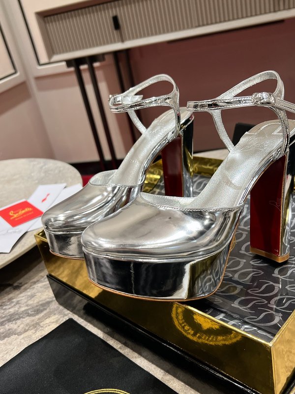 크리스찬 루부탱 블랙 에나멜 하이힐 샌들 001-206679