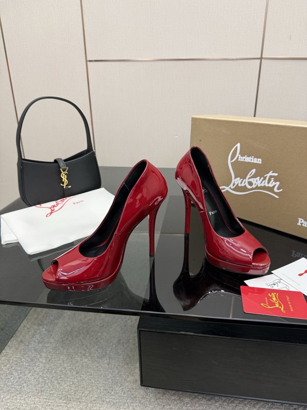 루부탱 에나멜 레드솔 스트랩 하이힐 001-206707