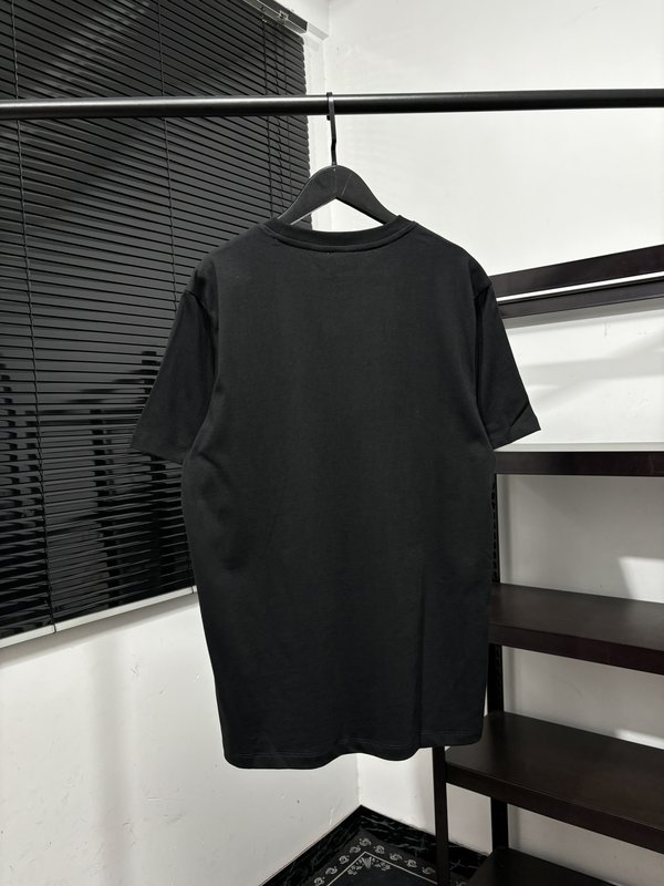 버버리 라운드넥 자수 반팔 티셔츠 001-206823