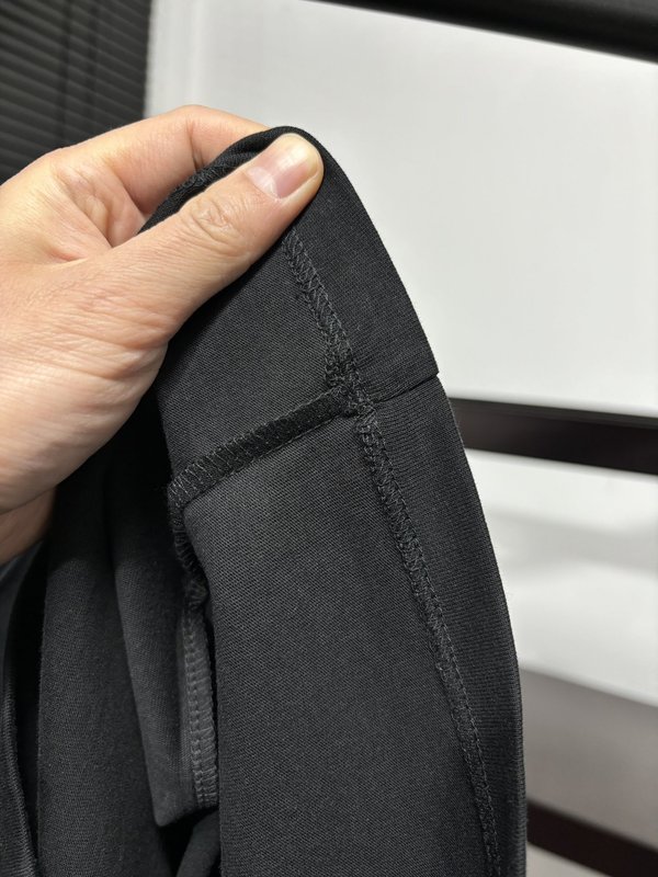 버버리 라운드넥 자수 반팔 티셔츠 001-206823