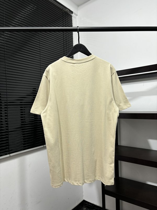 버버리 라운드넥 자수 반팔 티셔츠 001-206824