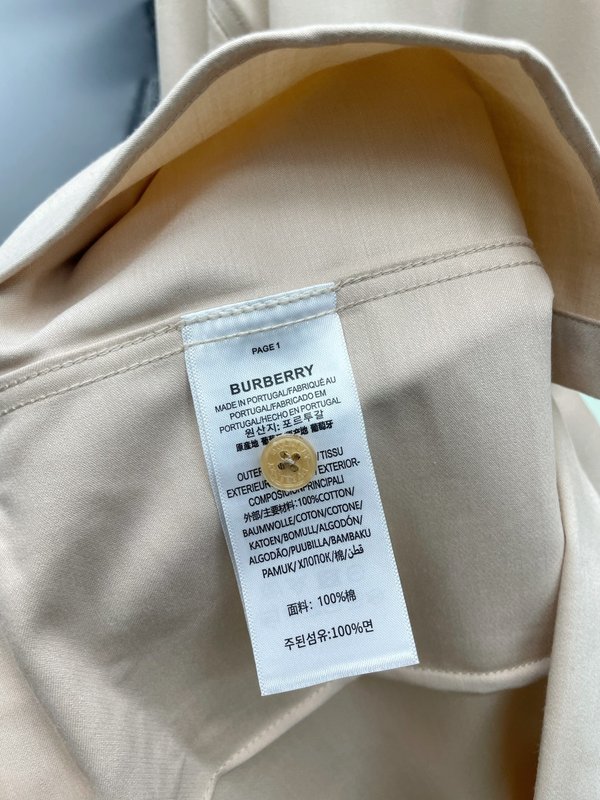 버버리 심플 엠블럼 자수 긴팔 셔츠 001-206985