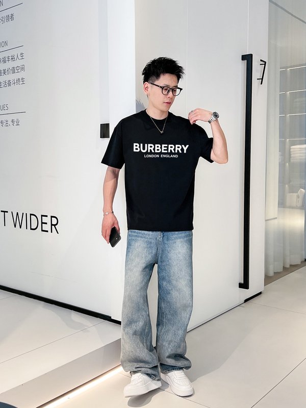 버버리 남성용 봄여름 신상 반팔 라운드 티셔츠 001-207073