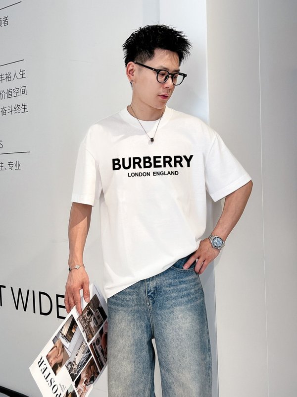 버버리 남성용 봄여름 신상 반팔 라운드 티셔츠 001-207073