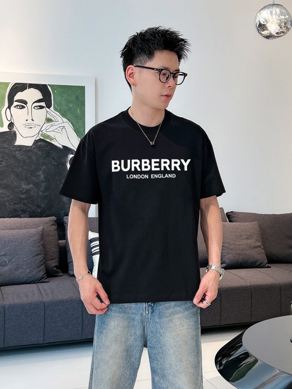 버버리 남성용 봄여름 신상 반팔 라운드 티셔츠 001-207073
