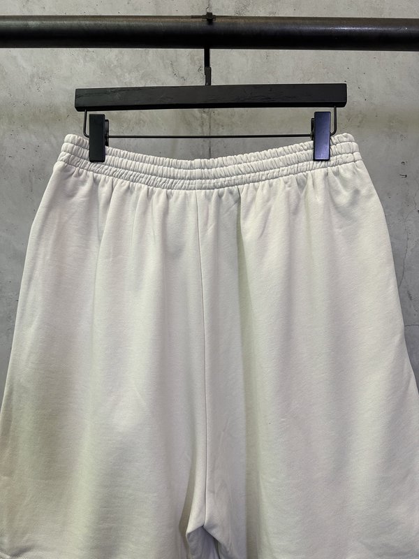 발렌시아가 콜라 웨이브 로고 자수 캐주얼 반바지 001-207259