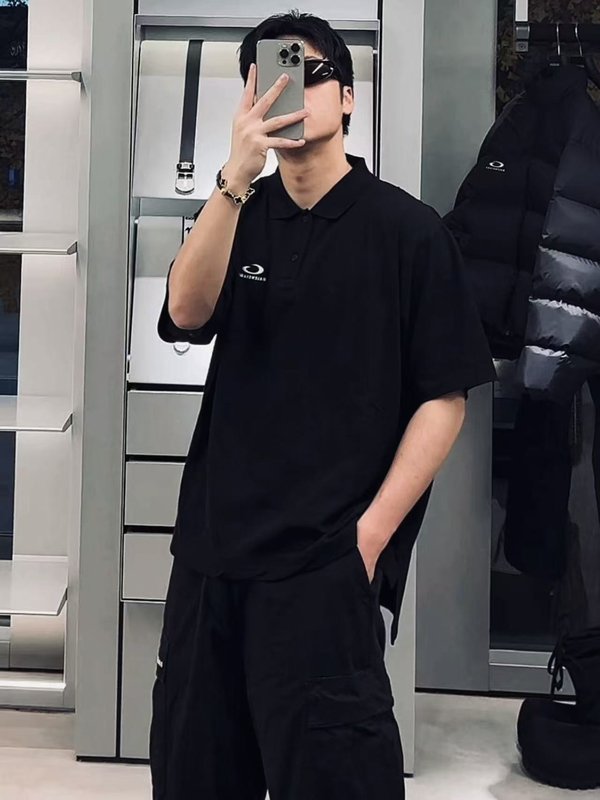 발렌시아가 블랙 로고 폴로 셔츠 001-207280