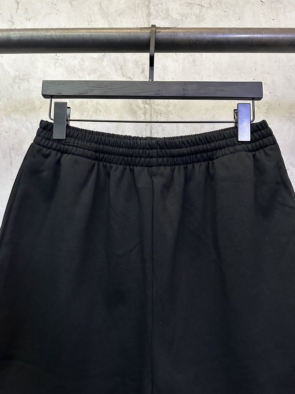 발렌시아가 입체 자수 캐주얼 반바지 001-207292