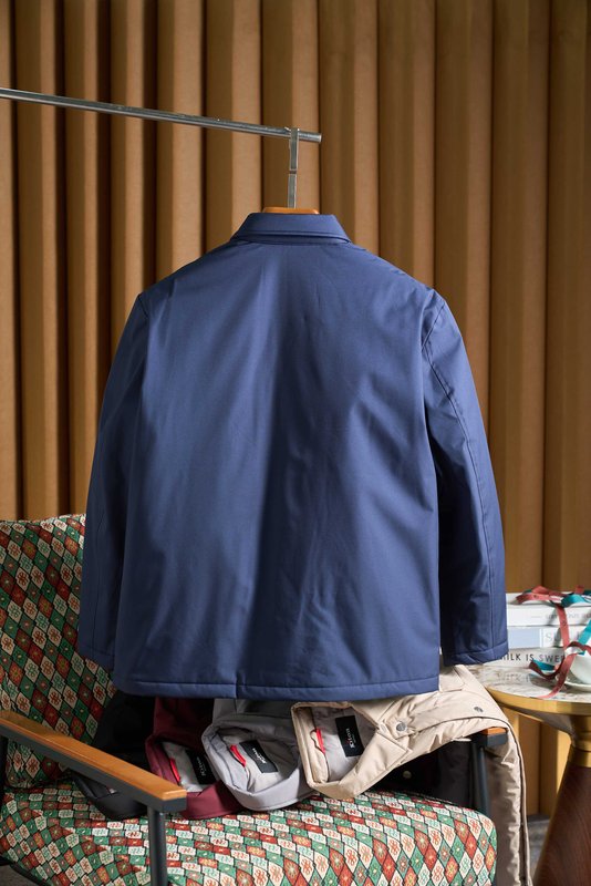 Kiton 남성 경량 보온 패딩 재킷 001-207893