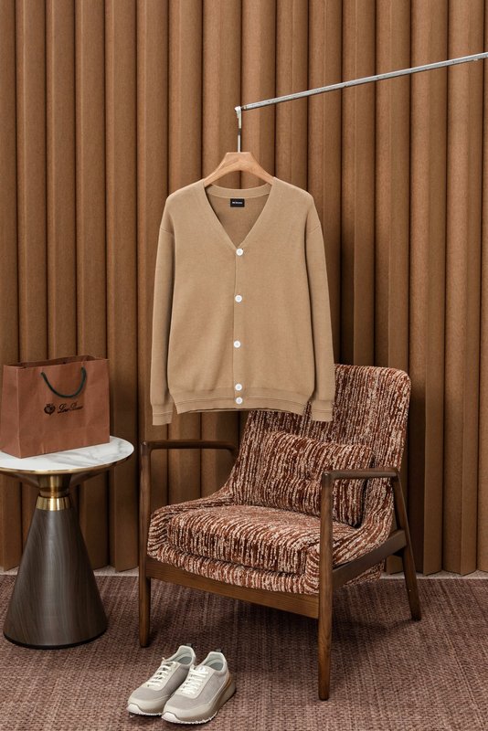 Kiton 남성 V 넥 코튼 카디건 니트 001-207894