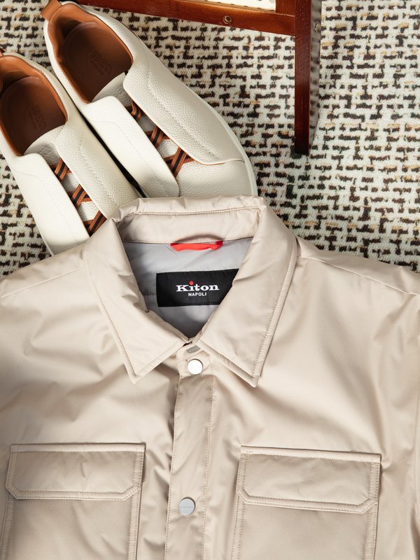 Kiton 남성 셔츠형 보온 패딩 자켓 001-207900