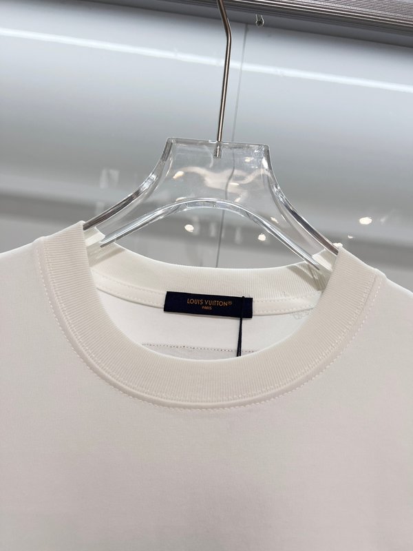 루이비통 면 라운드넥 반팔 티셔츠 001-208298