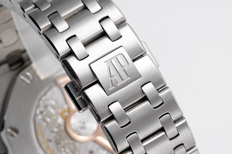 오데마 피게 로얄 오크 오프쇼어 스틸 브레이슬릿 크로노 001-211675