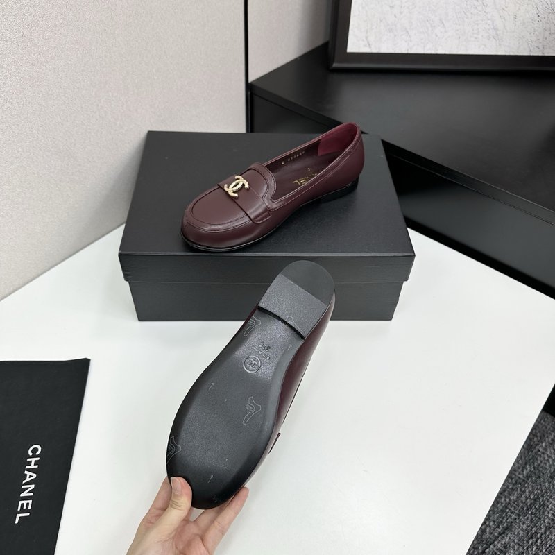 샤넬 더블 C 로고 심플 가죽 플랫슈즈 001-212967