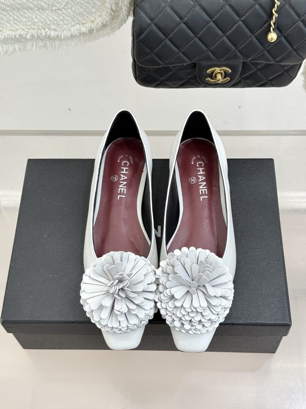 샤넬 스타일 더블 플라워 가죽 샌들 001-213124