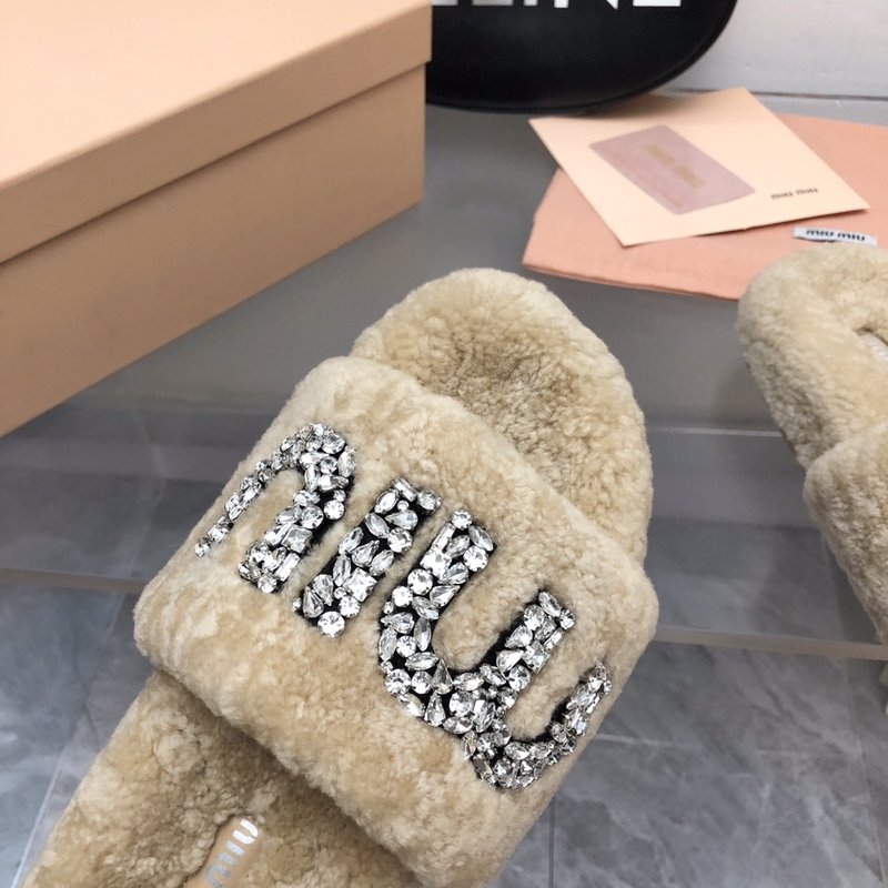 미우미우 크리스털 버클 양모 슬리퍼 001-213544