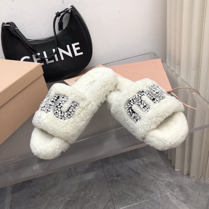 미우미우 다이아몬드 버클 퍼 슬리퍼 001-213545
