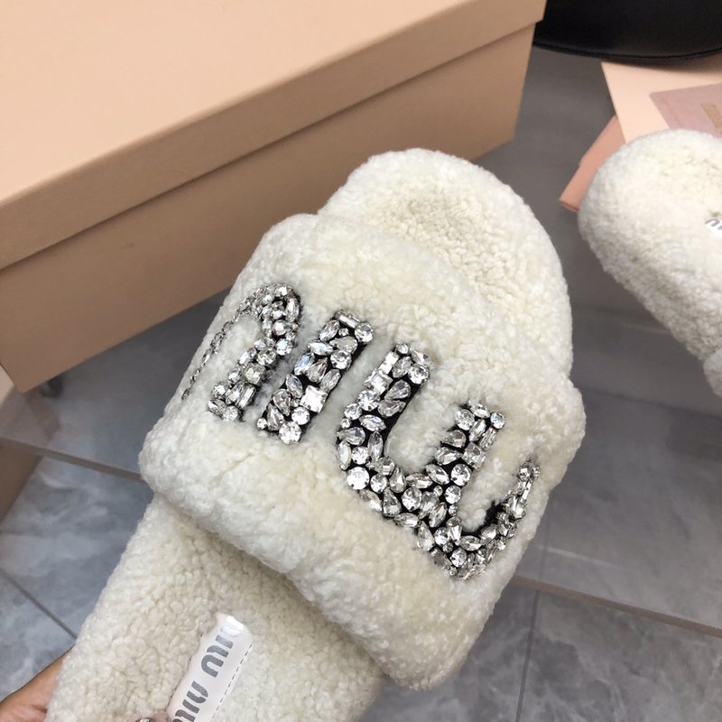 미우미우 다이아몬드 버클 퍼 슬리퍼 001-213545