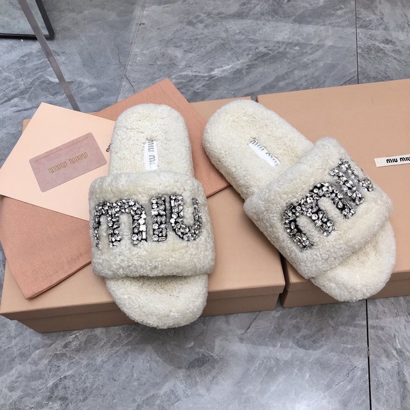 미우미우 다이아몬드 버클 퍼 슬리퍼 001-213545