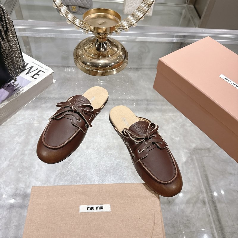 미우미우 빈티지 레더 플랫 샌들 001-213569