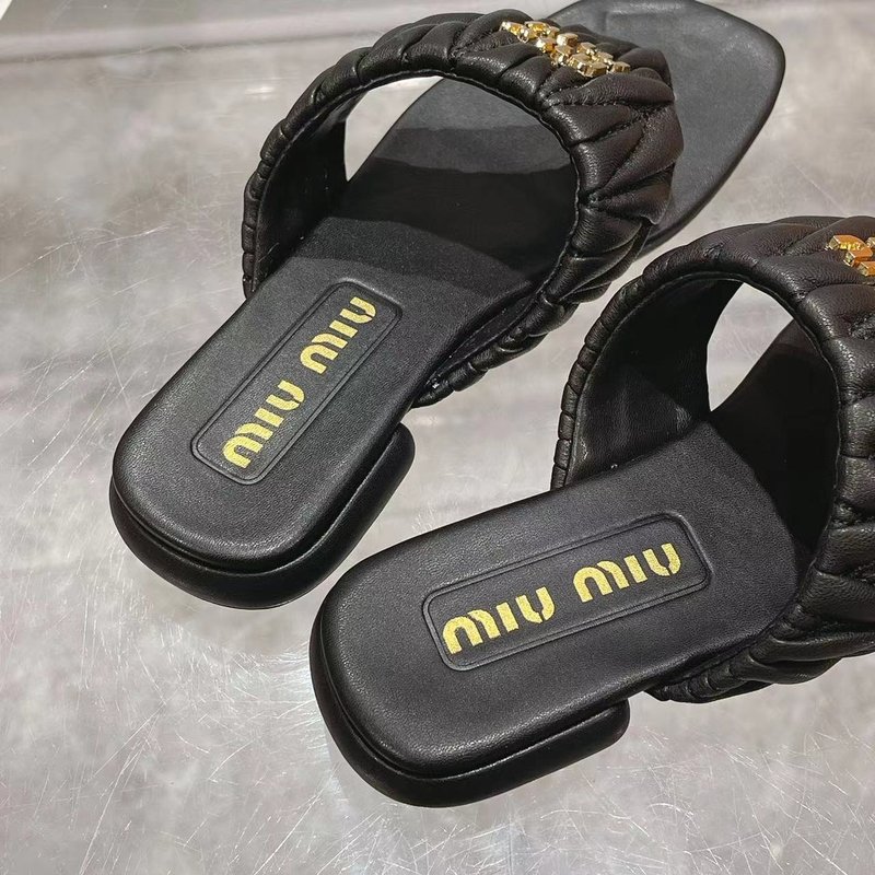 미우미우 퀼팅 양가죽 플랫 샌들 슬리퍼 001-213584