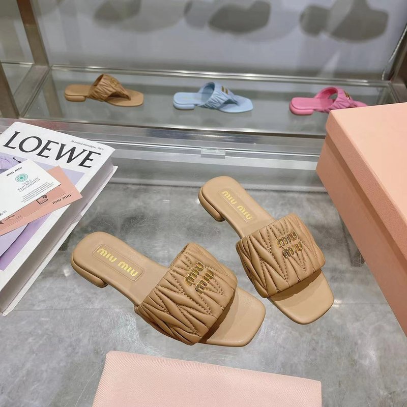 미우미우 퀼팅 양가죽 플랫 샌들 슬리퍼 001-213602