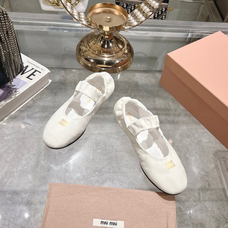 미우미우 신상 엘라스틱 메리제인 발레 플랫 슈즈 001-213635