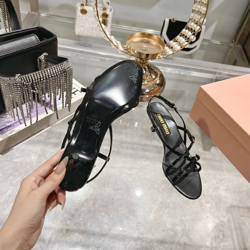 미우미우 봄여름 신상 키틴 힐 샌들 001-213646
