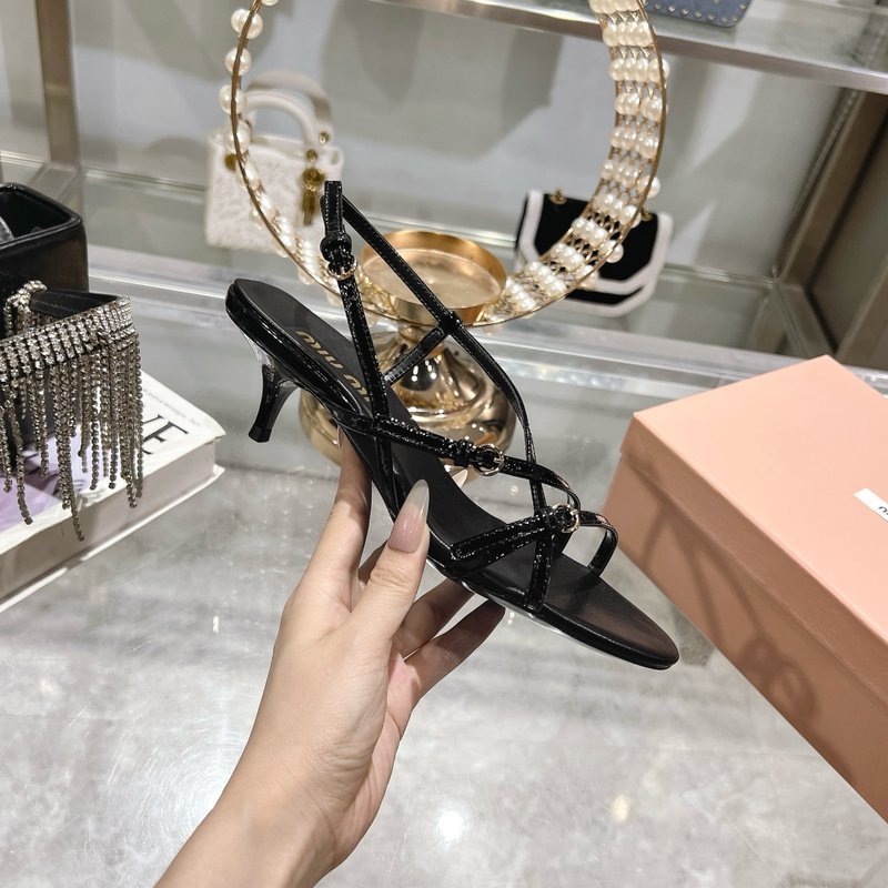 미우미우 봄여름 신상 키틴 힐 샌들 001-213646