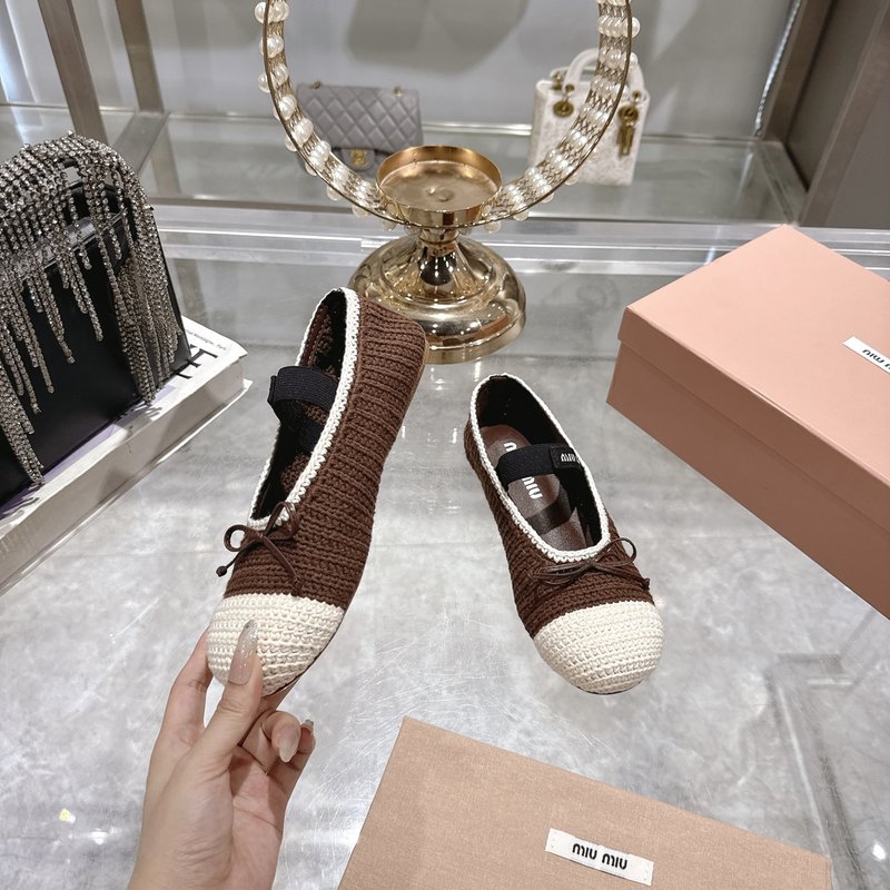 미우미우 새틴 발레리나 플랫 슈즈 001-213708