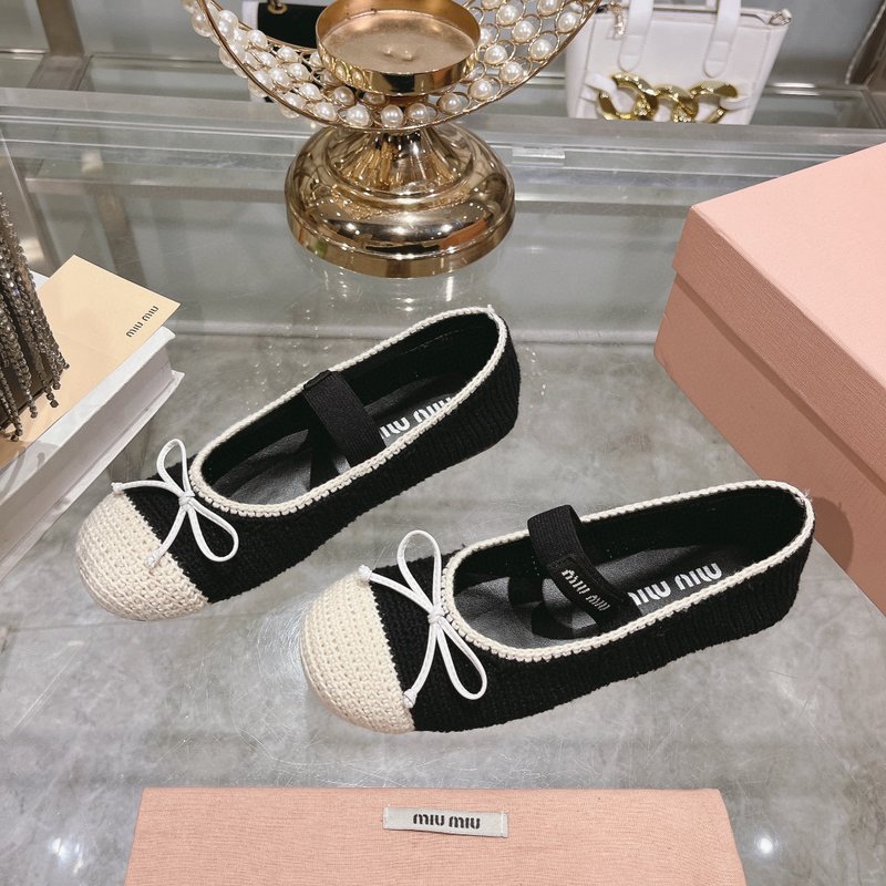 미우미우 새틴 발레리나 플랫 슈즈 001-213709
