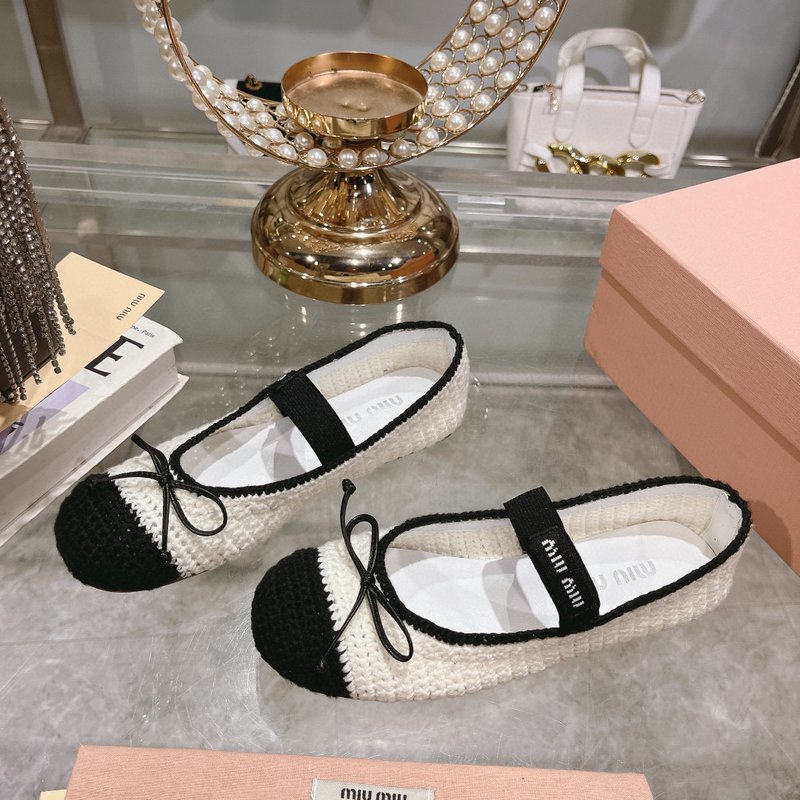 미우미우 새틴 발레리나 플랫 슈즈 001-213710