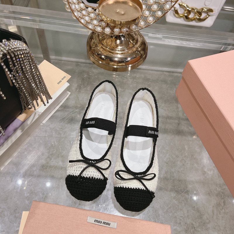 미우미우 새틴 발레리나 플랫 슈즈 001-213710